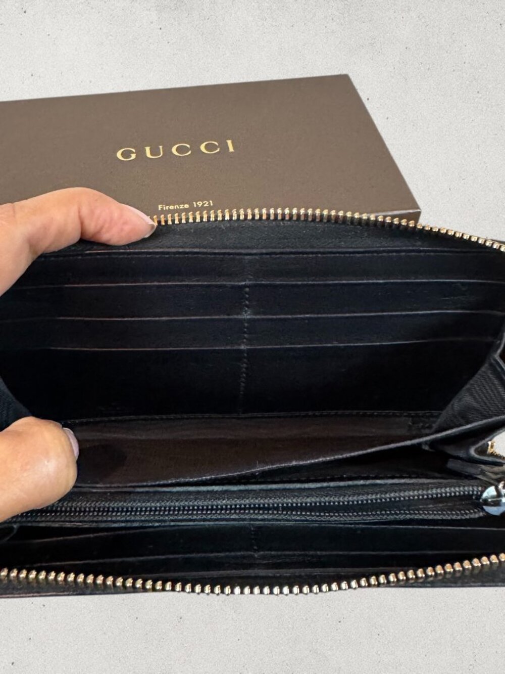 GUCCI Guccissima Leather Zip-Around Wallet. P0087 - Picture 6 of 15